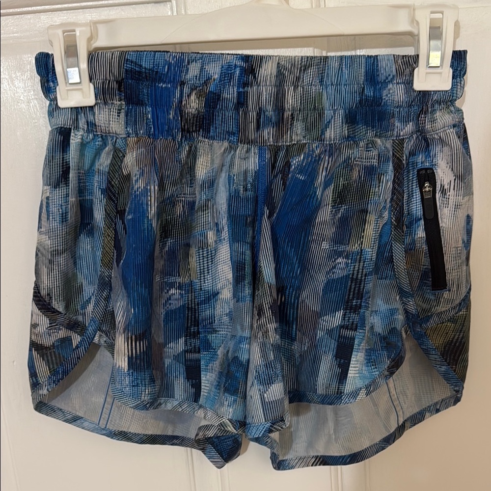 Lululemon Blue/Green/Grey Patterned Women's Running Shorts 3/4” inseam